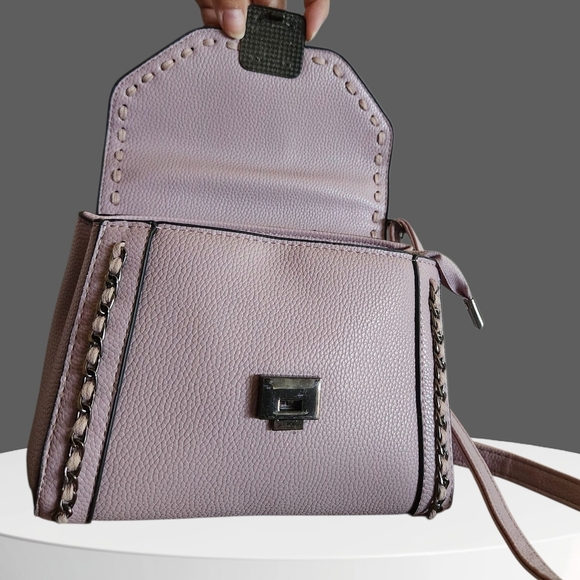 Womens Chic Chain Link Style Lavender Crossbody Bag - Picture 7 of 16